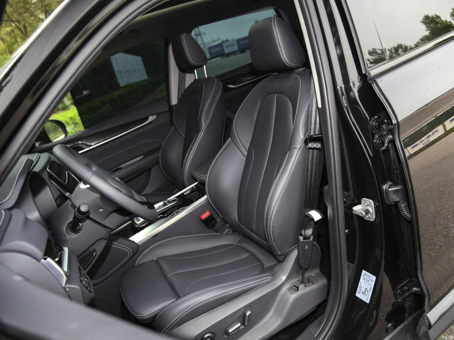 Интерьер Brilliance V7 2019 года  (фото 2 из 9)